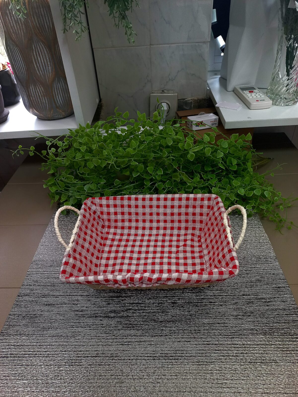 Korpica za hleb crveno-bela