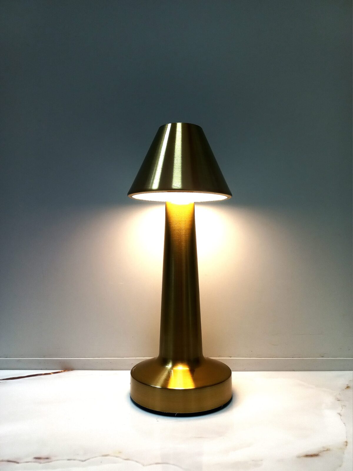 Bežična touch LAMPA