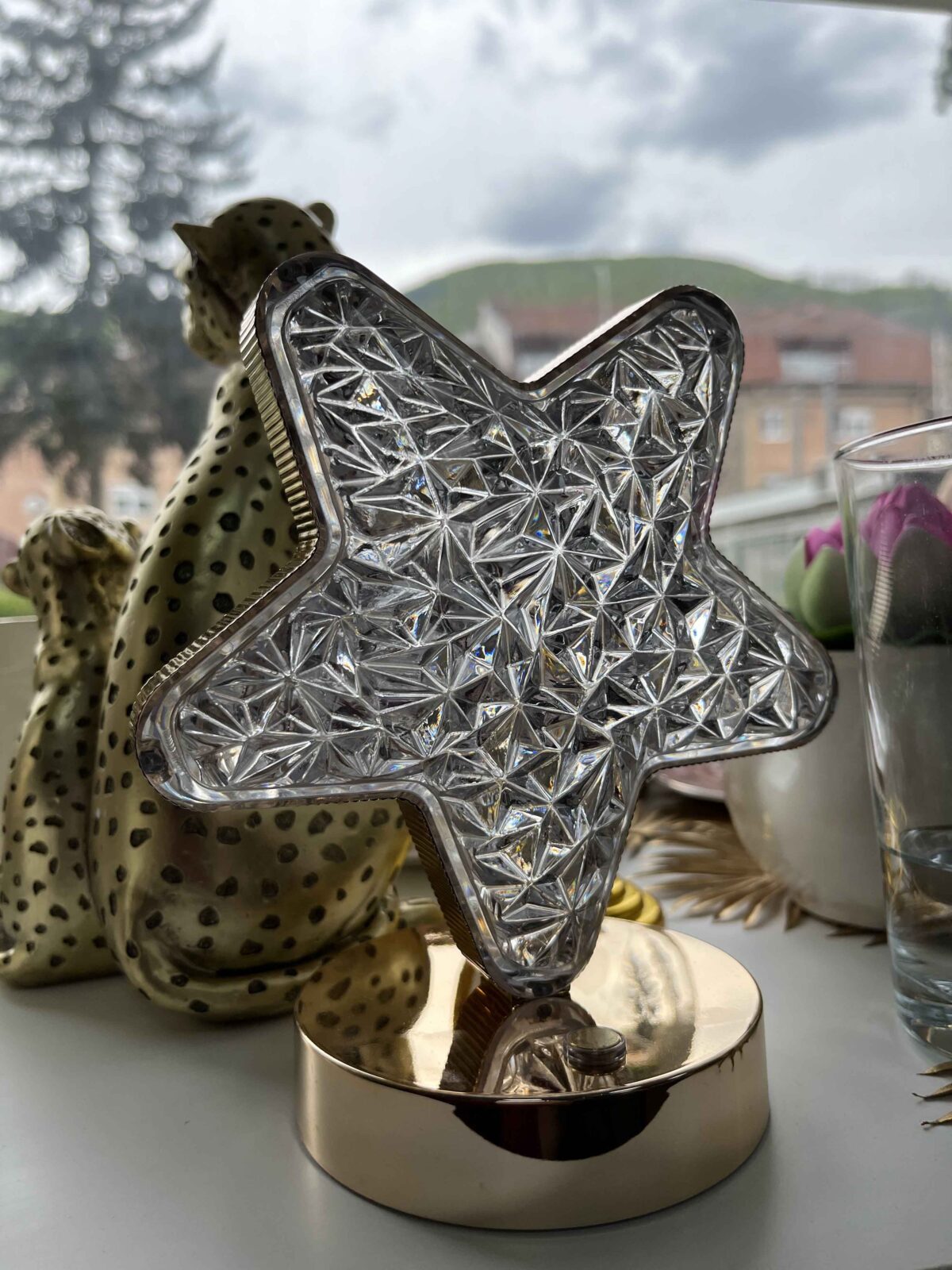Kristalna led lampa zveza
