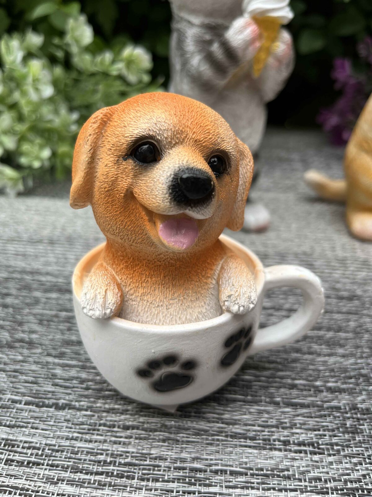 Figura kuče šolja