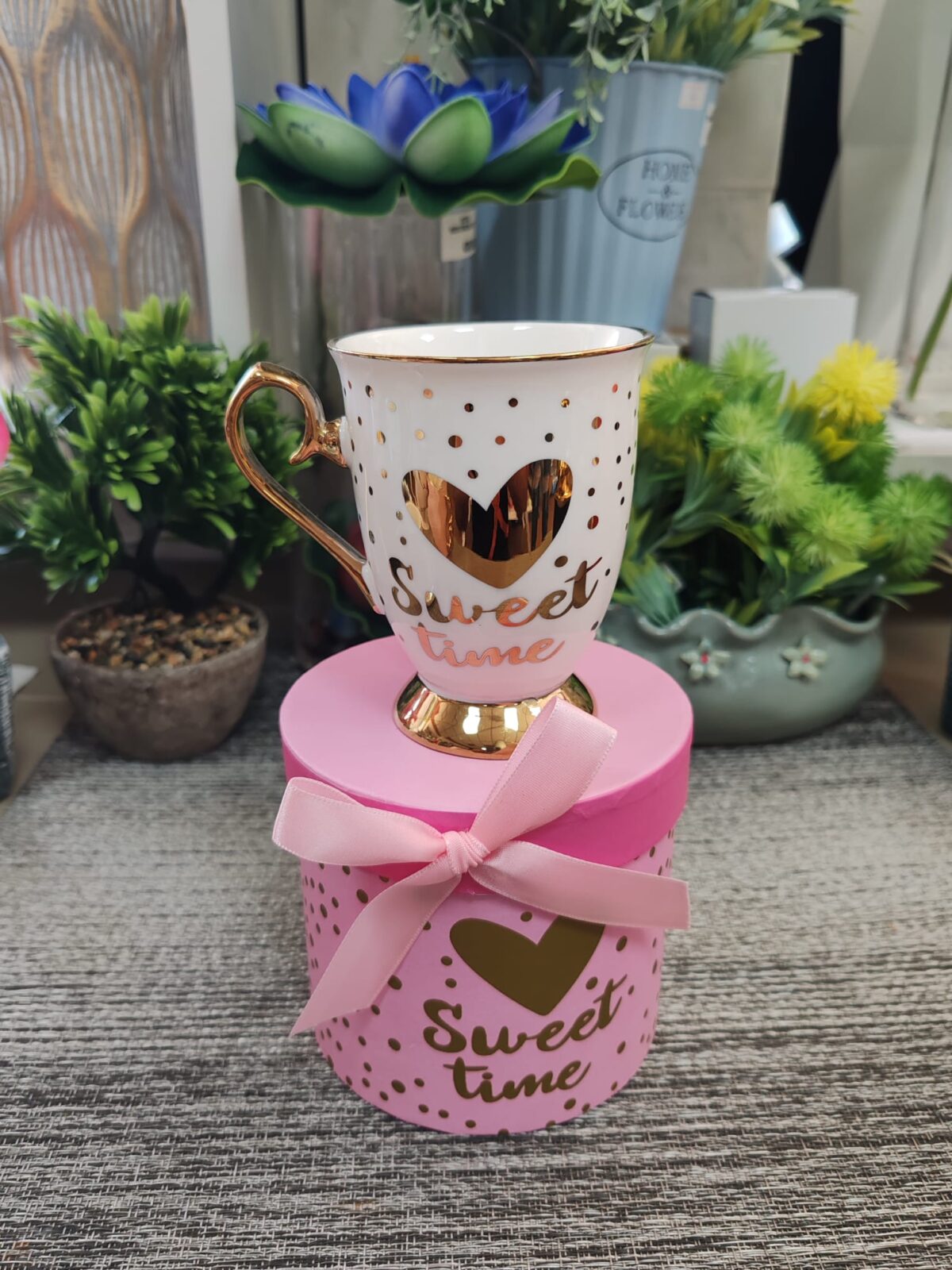 Šolja u roze kutiji