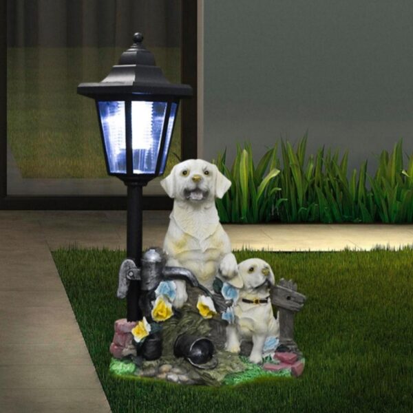 Labrador sa solarnom Lampom-baštansk figura