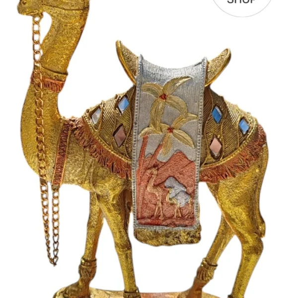 Dekorativna figura kamila sa detaljima – Zlatna skulptura
