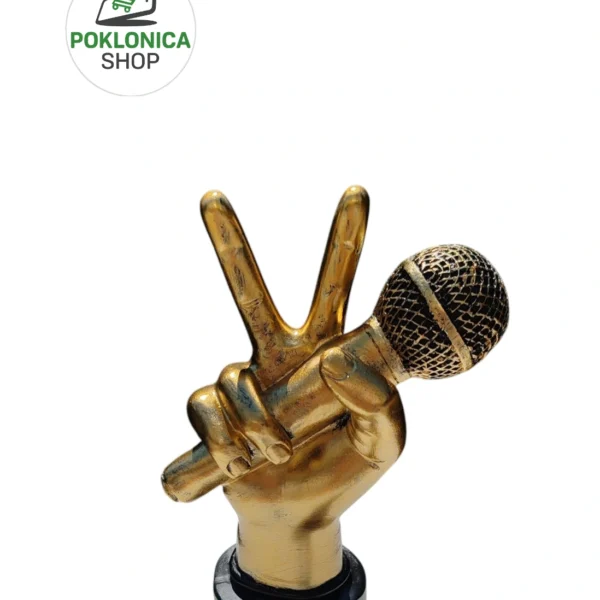 Zlatna dekorativna figura ruka sa mikrofonom – peace znak